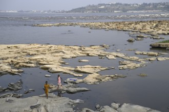Women at the Congo River near the Malebo Pool, formerly Stanley Pool, Brazzaville, Republic of