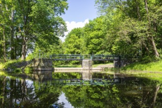 Weir on the Große Röder near Skassa with reflection in the water, Großenhain, Saxony, Germany