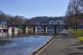 River Saar, riverbank, footpath and cycle path, pedestrian bridge, trees, backlight, sidelight,