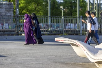 New seating on Norbert-Burger-Platz at the end of the Hohenzollern Bridge on the right bank of the
