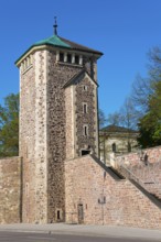 A medieval defence tower with bricks under a blue sky, defence tower, Kiek in de Köken, Museum,