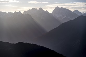 Ötztal Alps, mountain panorama in the morning light, peaks from left to right Roter Schrofem,