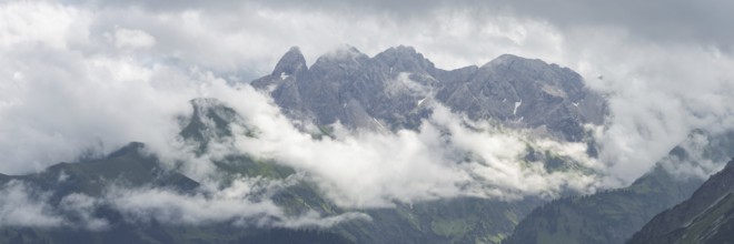 Panorama from the Fellhorn, 2038m, to the cloudy Allgäu main ridge, Allgäu, Allgäu Alps, Bavaria,