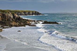 Waves breaking on the rocky coast near Plouarzel on the Atlantic coast, Département Finistère,