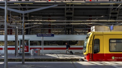 S-Bahn, platform and construction work at Berlin Ostbahnhof, Friedrichshain, Berlin, Germany