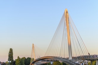 Die Deux-Rives-Fußgängerbrücke zwischen Deutschland und Frankreich in Kehl und Straßburg, ein