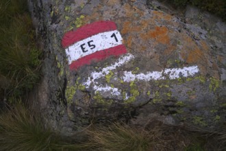 Marking, labelling, long-distance hiking trail E5, Alpine crossing, Almenweg, Klammeben, Hirzer