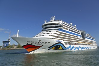 Cruise ship AIDAmar departs, Warnow, Warnemünde, Rostock, Mecklenburg-Western Pomerania, Germany