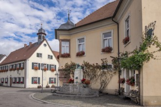 Klingenmünster with the August Becker Monument, on the left the birthplace of the writer August