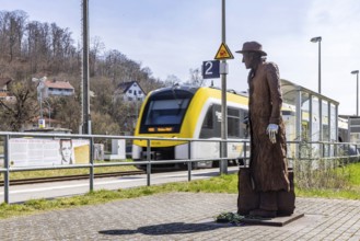 Georg Elser memorial at Königsbronn railway station. The statue by Friedrich Frankowitsch shows the