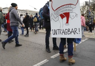 Once again, thousands of corona deniers are demonstrating against the restrictions in the pandemic.