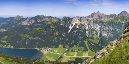 Mountain panorama from the Krinnenspitze, 2000m, to Haldensee, Aggenstein, 1986m, Friedberger