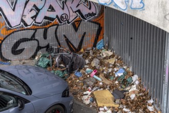 Littered corner at the pedestrian tunnel, Messedamm at the ICC, Berlin, Germany