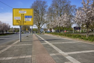 Sign to the centre, Essen, trotting track and Revierpark, Gelsenkirchen-Horst, music theatre and