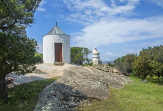 Guard shack and bust of Giuseppe Garibaldi at his home Casa Bianca, Isola Caprera, Arcipelago di La