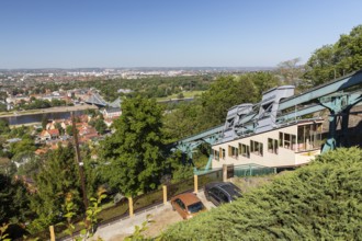Suspension railway at the top station on the Loschwitz Elbe slope, in the background the Elbe and