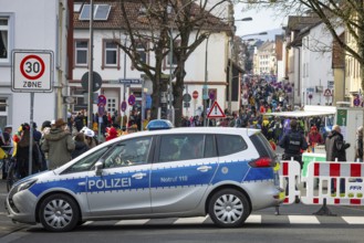 A large police contingent and numerous access barriers secure the traditional carnival parade in