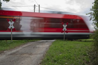 Passing Gräfenberg railway, single-track branch line, at the unrestricted level crossing,