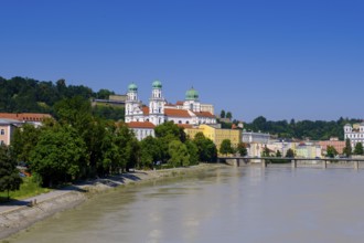 Old town with St Stephen's Cathedral overlooking the River Inn, Passau, Lower Bavaria, Bavaria,