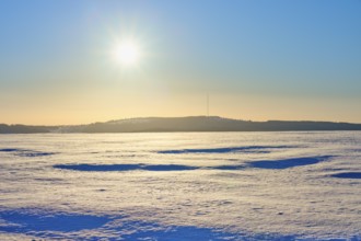 Wide snowy landscape under glistening sun and clear sky, winter, Heidelstein, Wasserkuppe,