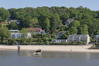 Houses, beach, shipwreck MS Uwe, Falkensteiner Ufer, Elbe, Hamburg, Germany