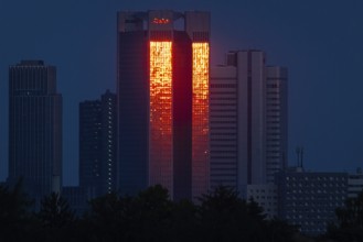 The glass façade of the 186 metre high Trianon Tower in Frankfurt am Main reflects the light of the