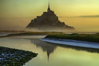 Le Mont-Saint-Michel, abbey, French community, 25 inhabitants, architecture, building, monastery,
