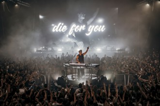 BUNT. live in the middle of it all tour at Berlin's Tempodrom on 21.11.2025