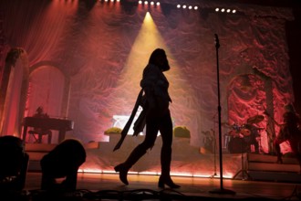 Abigail Morris, singer of The Last Dinner Party live at the Berlin velodrome on 22.02.2026