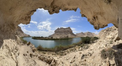 Wadi Sinaq near Hasik, Oman