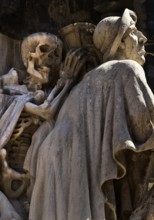 Death behind St. James on the entrance portal of the Marktkirche, artist Jürgen Weber, Hanover,