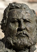 Portrait head Carl Vogt by Thomas Duttenhoefer, bronze, green patina, Giessener Köpfe, Altes