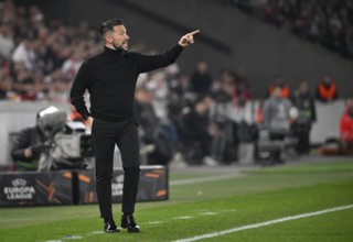 Coach coach Francesco Farioli FC Porto on the sidelines gesture gesture soccer Europa League,