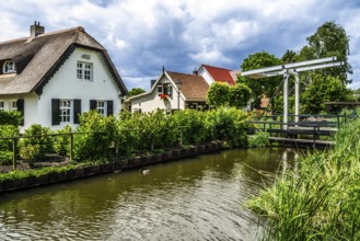 Walk along the Rotte, route from the modern city center to the green suburbs such as Hillegersberg