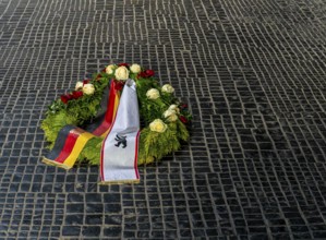 Wreath laying, Neue Wache, Central Memorial of the Federal Republic of Germany for the Victims of