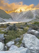 Sunrise on the Hooker Valley Track hiking trail, Mount Cook National Park, South Island, New