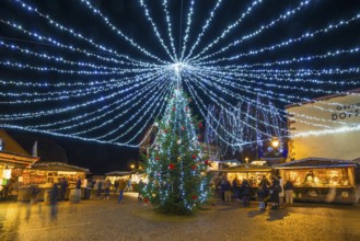 Christmas market, night view, Riquewihr, Grand Est, Haut-Rhin, Alsace, France
