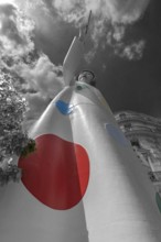 Gigantic advertising figure by Japanese artist Yayoi Kusama, commissioned by Louis Vuitton