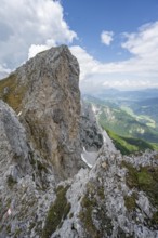 Rocky mountain ridge, ascent to the Maukspitze, clouds moving around the mountains, Wilder Kaiser,