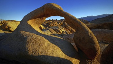 USA, California, Alabama Hills, Stone Arch, Mobius Arch, granite arch created by wind erosion
