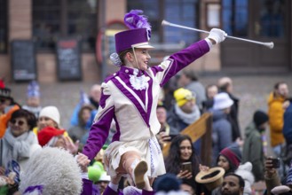 The Frankfurt Shrove Tuesday Parade moves across the Römerberg in Frankfurt am Main, Römerberg,