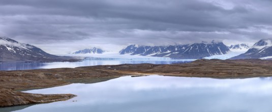 Hornbaekpollen, Hornbækpollen, small bay at Liefdefjorden, east of Erikbreen, Haakon VII Land in