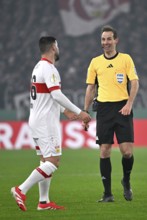 Referee Sascha Stegemann in discussion with Deniz Undav VfB Stuttgart (26) DFB-Pokal, MHPArena, MHP
