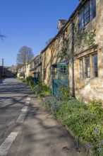 Honey-coloured limestone houses, street, Snowshill, The Cotswolds, England, Great Britain