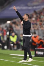 Coach Xabi Alonso Bayer 04 Leverkusen on the sidelines, gesture, gesture, Allianz Arena, Munich,