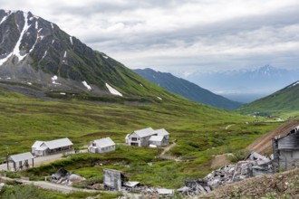 Building of the former Gold Mine Independence Mine in mountainous landscape, Independence Mine