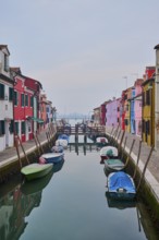 Colorful houses beside the waterway in between 'Fondamenta Cao di Rio a Sinistra' and 'Fondamenta
