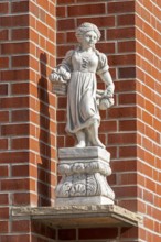 Statue, house, harbour, Stöckte, Winsen, Lower Saxony, Germany