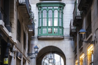 Narrow alley and bridge in the Gothic Quarter in the historic centre of Barcelona, Spain