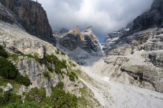 Mountain valley, Castelletto Superiore and Cima Sella peaks, back Scharte Bocca di Tuckett, Brenta
